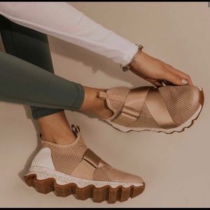 Sorel Rose Gold Kinetic NWOT *** see description